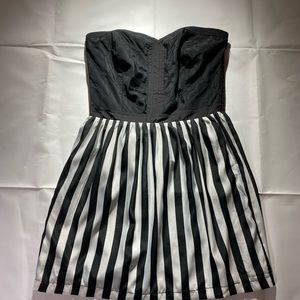 Black top strapless dress